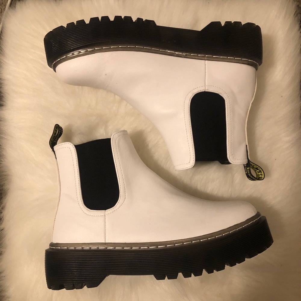 LIKE NEW! White boots!